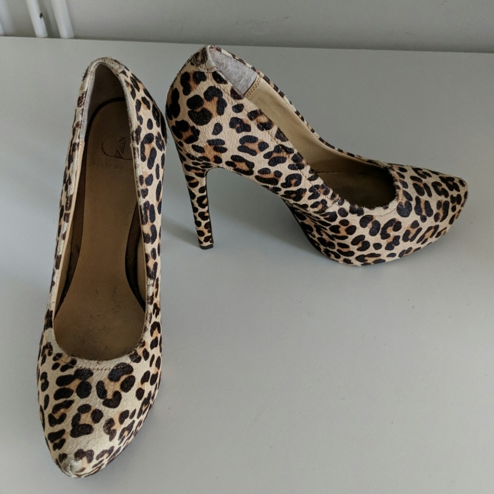 Kelsi Dager leapord high heels.